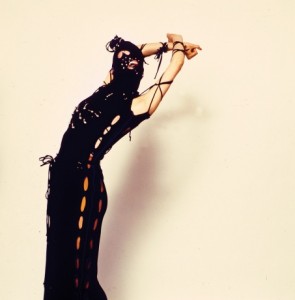 Ensemble by Zandra Rhodes, 1977. Photo: Clive Arrowsmith for Zandra Rhodes Archive/Courtesy of the Metropolitan Museum of Art.