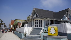 Snapchat in the little blue house on Venice boardwalk. Photographer by Patrick Fallon/Bloomberg.
