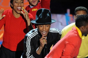 Pharrell Williams performs Happy at the Oscars.