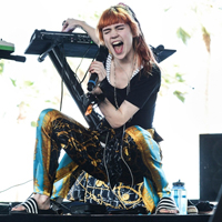 20130415-grimes-x595-dana_dsitortion_200